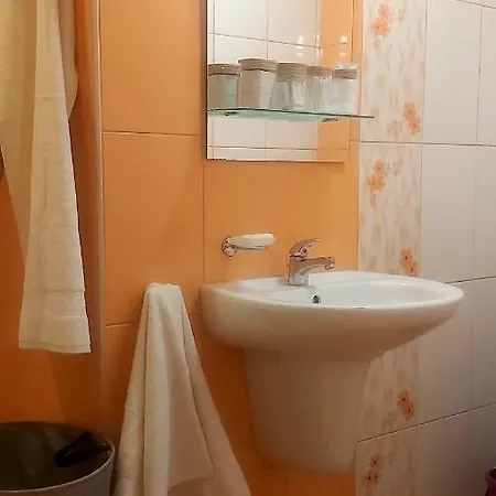 Апартаменты Saint Nicholas Lovely 2 Bedroom With Sunny Garden *