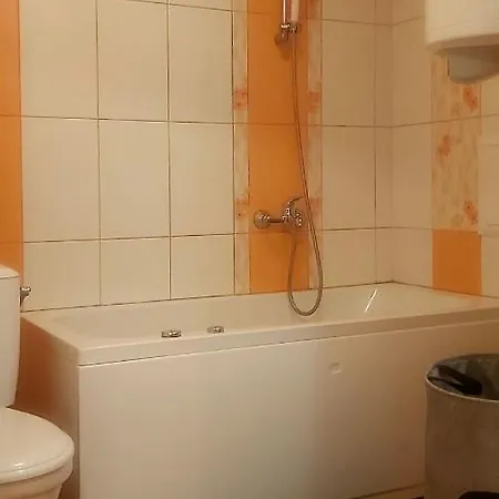Saint Nicholas Lovely 2 Bedroom With Sunny Garden Апартаменты *