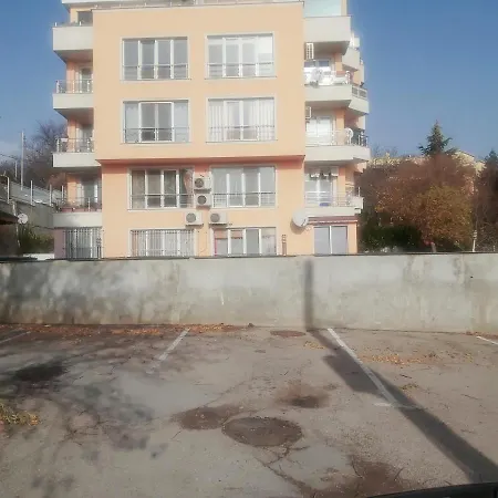 Saint Nicholas Lovely 2 Bedroom With Sunny Garden Apartament