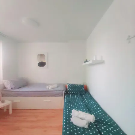 Апартаменты Saint Nicholas Lovely 2 Bedroom With Sunny Garden