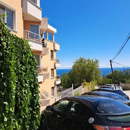 Saint Nicholas Lovely 2 Bedroom With Sunny Garden Апартаменты Варна