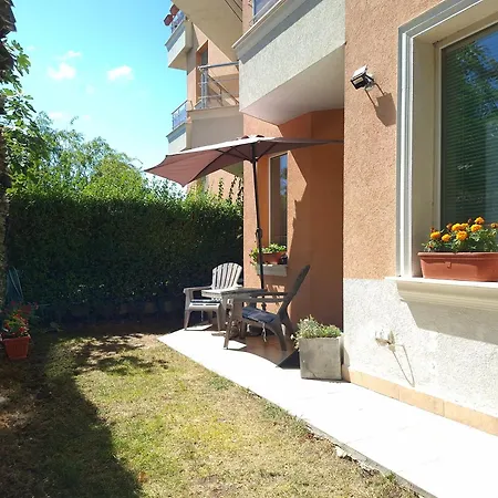 Saint Nicholas Lovely 2 Bedroom With Sunny Garden Apartament Warna