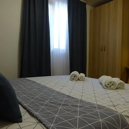 Apartament Saint Nicholas Lovely 2 Bedroom With Sunny Garden Warna