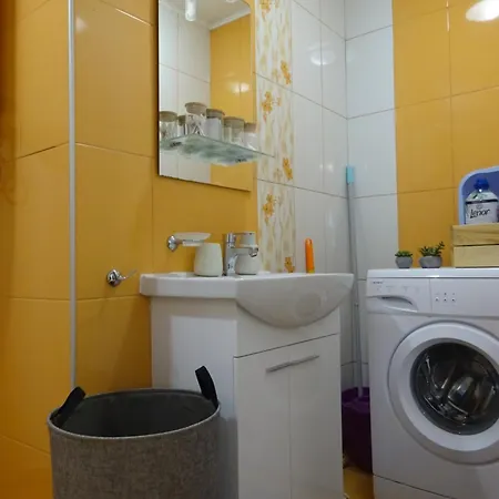 Saint Nicholas Lovely 2 Bedroom With Sunny Garden Apartament *