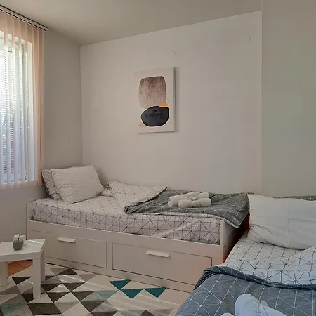 Saint Nicholas Lovely 2 Bedroom With Sunny Garden * Варна