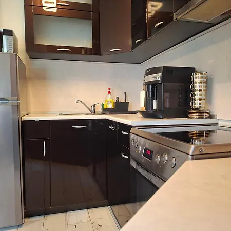 Апартаменты Saint Nicholas Lovely 2 Bedroom With Sunny Garden *