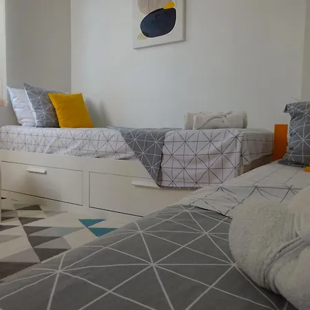 Saint Nicholas Lovely 2 Bedroom With Sunny Garden Варна